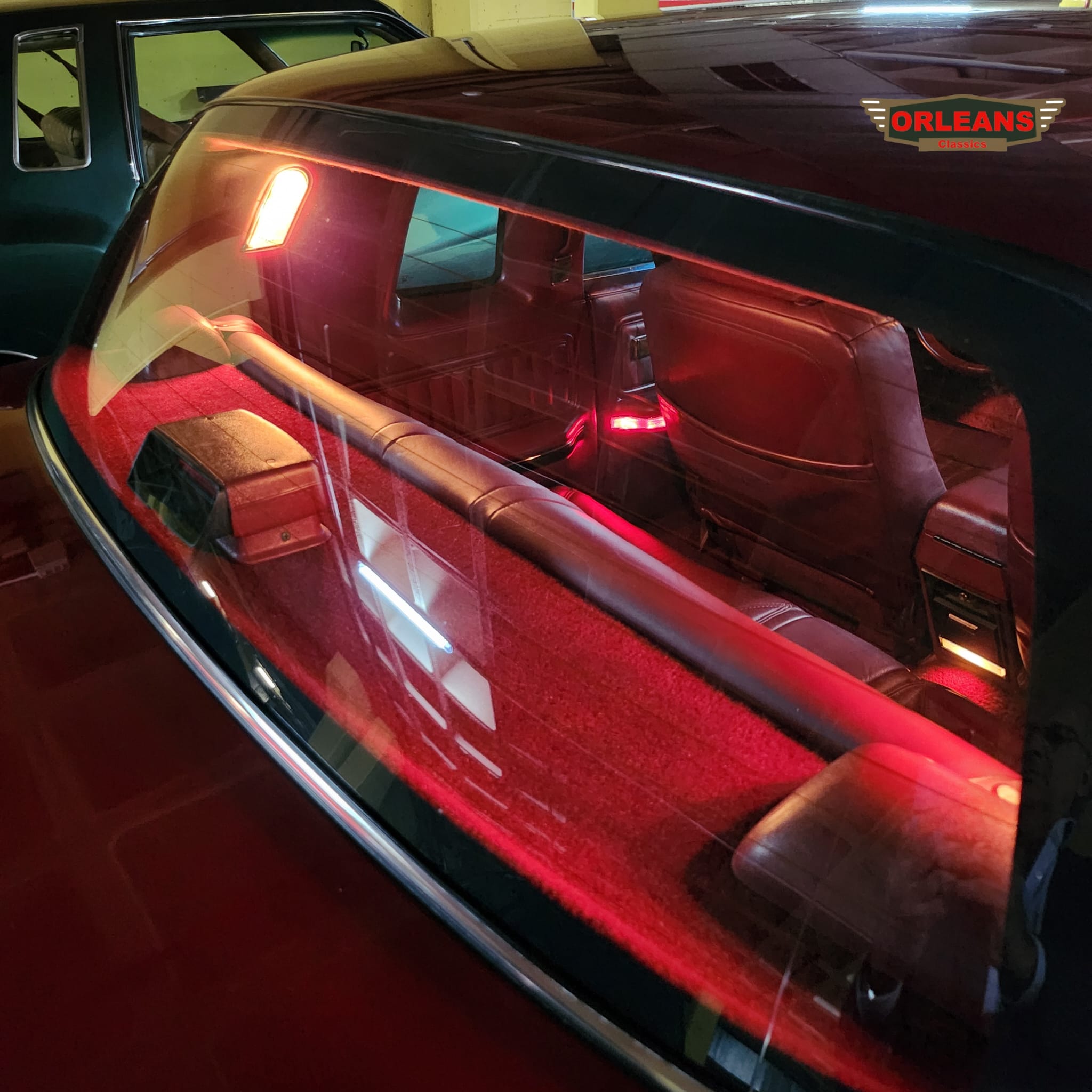 Buick riviera 1990 vista interior asientos traseros luna trasera luces color Deep Crimson Red