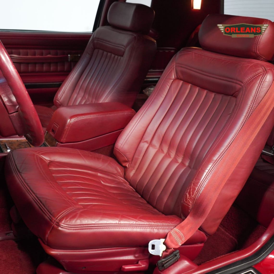 Buick riviera 1990 vista interior asientos piloto y copiloto color Deep Crimson Red