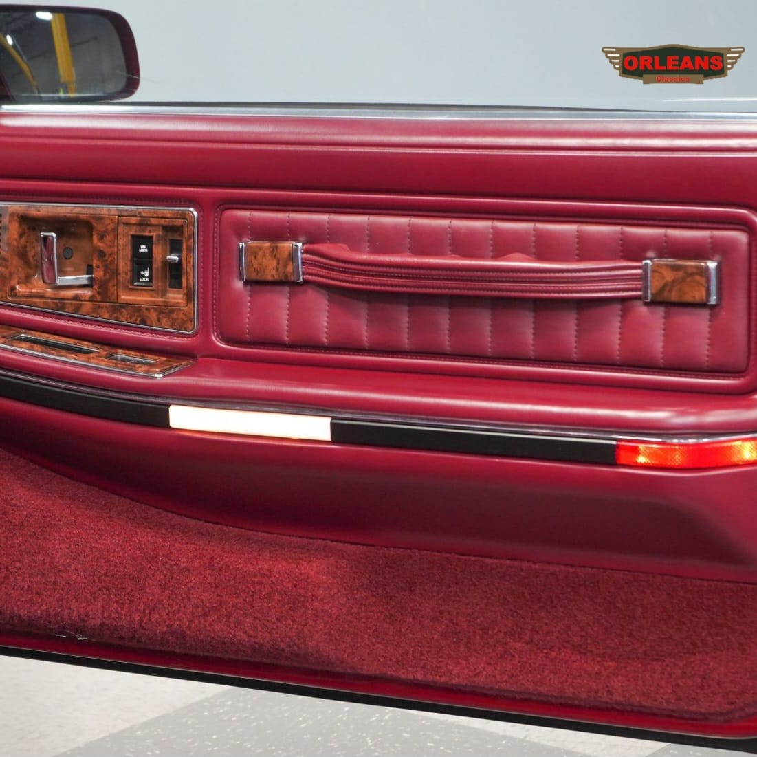 Buick riviera 1990 vista interior puerta copiloto tapiceria color Deep Crimson Red
