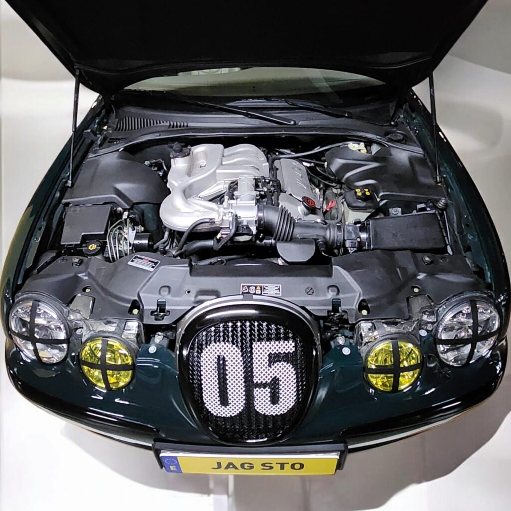 Jag STO 05 clásico moderno basado en Jaguar S-Type vista motor color british racing green