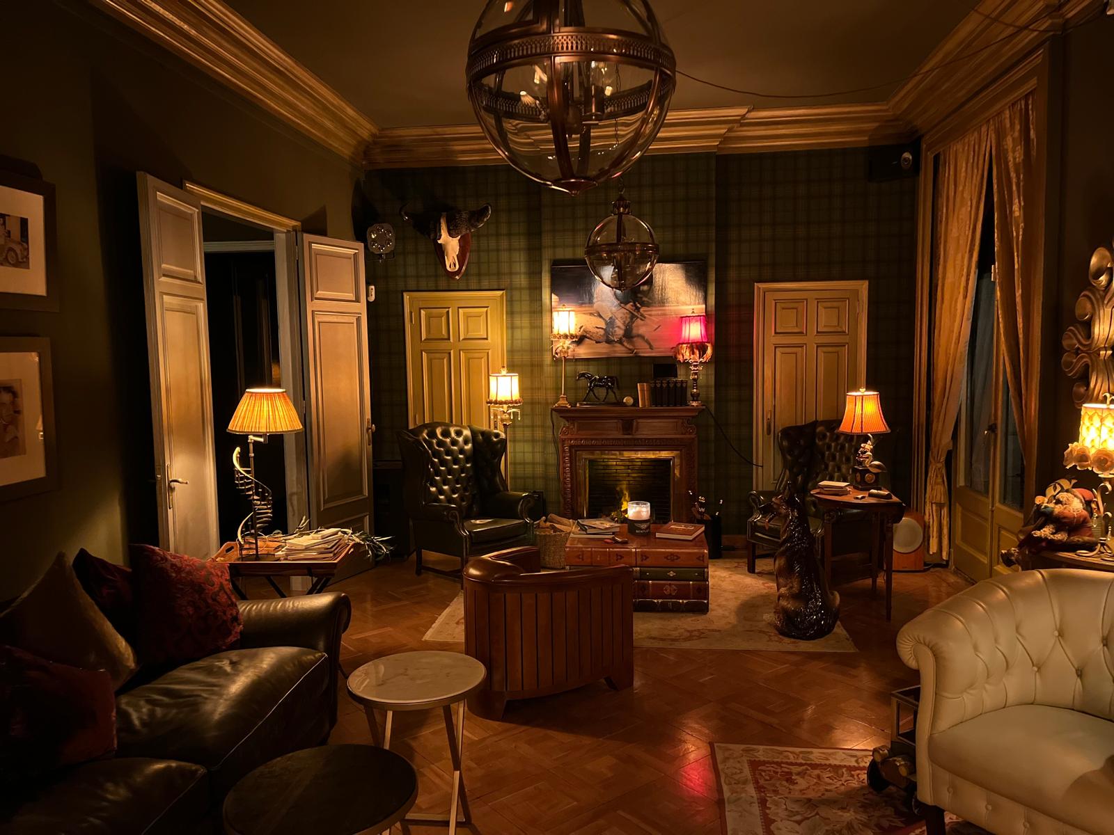 Club Orleans, Jag STO y American Cars, modern classic cars interior