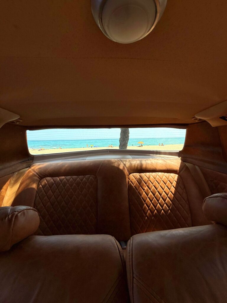 Chevrolet Monte Carlo 1977 color Emerald Green vista interior asientos piloto y copiloto y asientos traseros