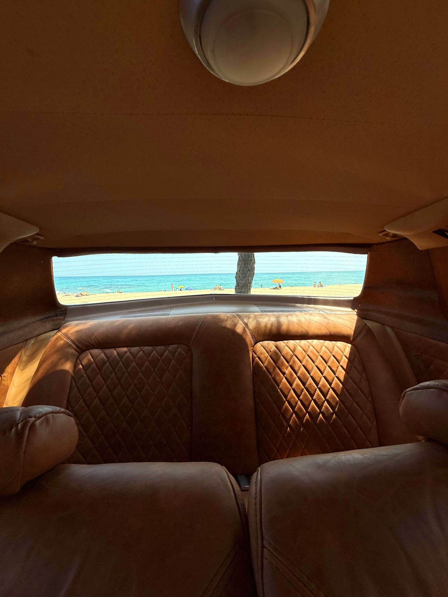 Chevrolet Monte Carlo 1977 color Emerald Green vista interior asientos piloto y copiloto y asientos traseros