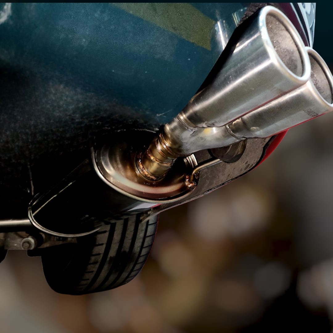 Jag STO 05 clásico moderno basado en Jaguar S-Type vista exterior tubo de escape color British Racing Green