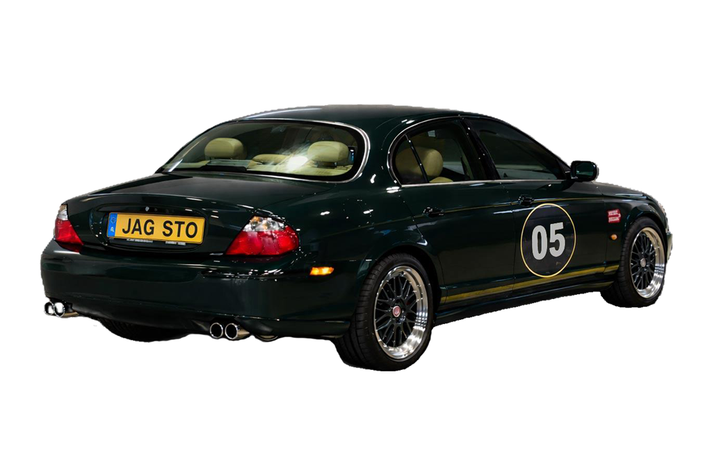 Jag STO 05 clásico moderno basado en Jaguar S-Type vista trasera color british racing green