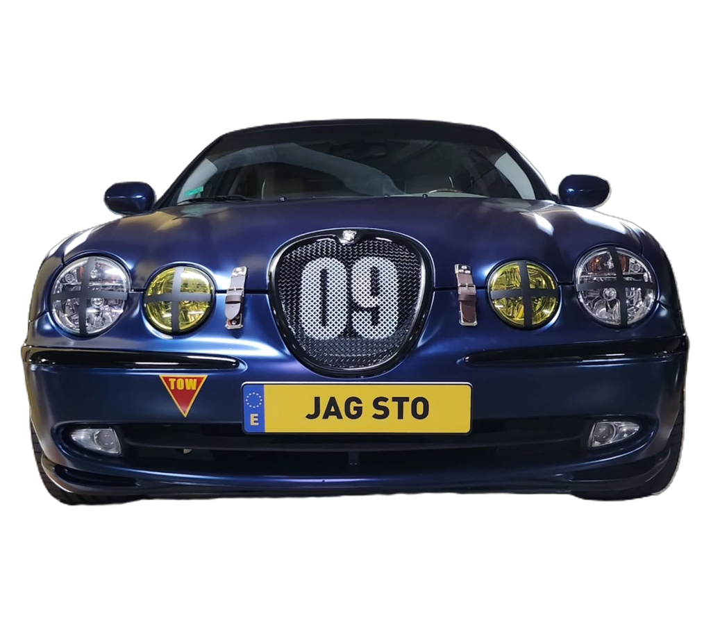 Jag STO 09 clásico moderno basado en Jaguar S-Type vista frontal color Ecurie Ecosse Blue