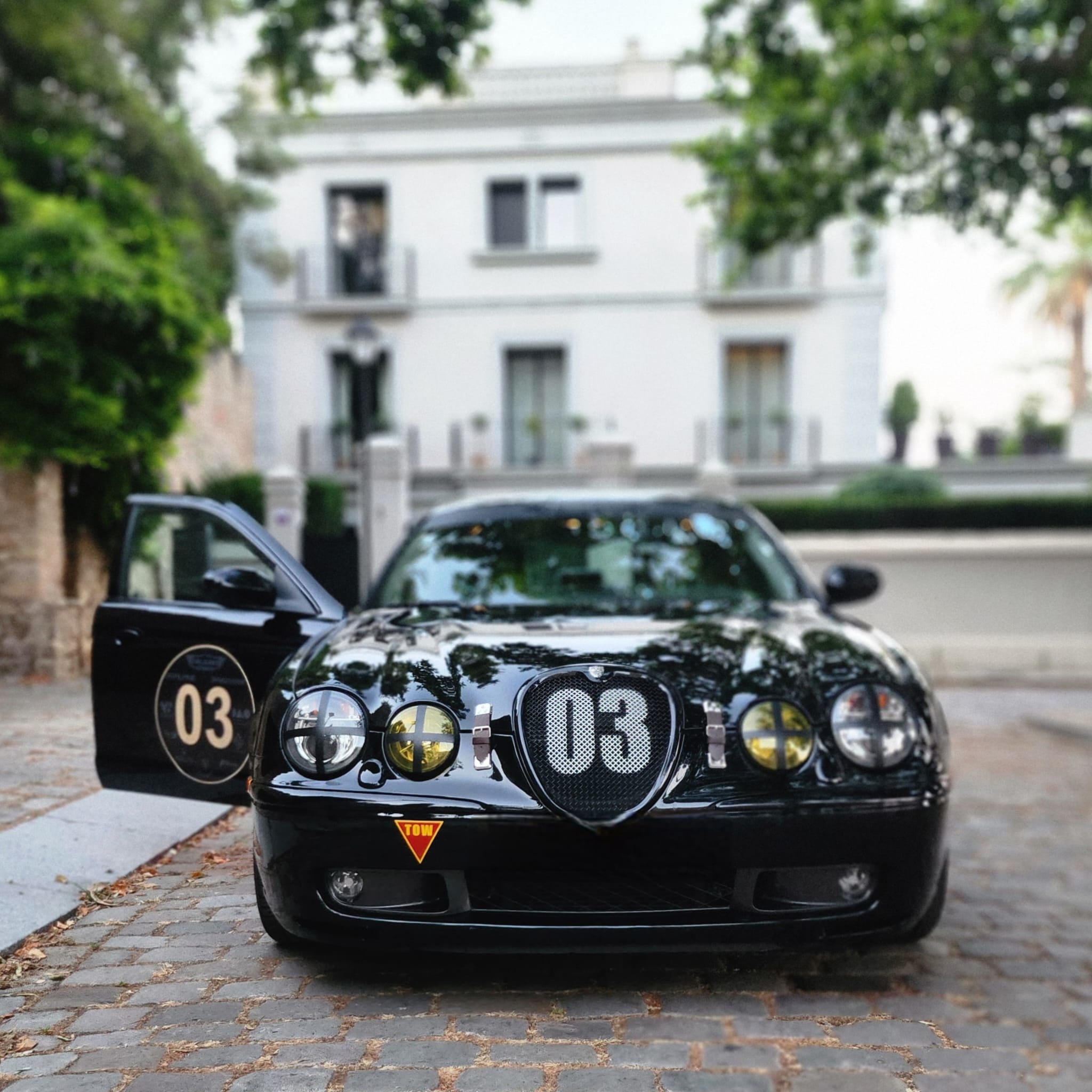 Jag STO-R 03 clásico moderno basado en Jaguar S-Type-R vista exterior morro frontal color Metal Black