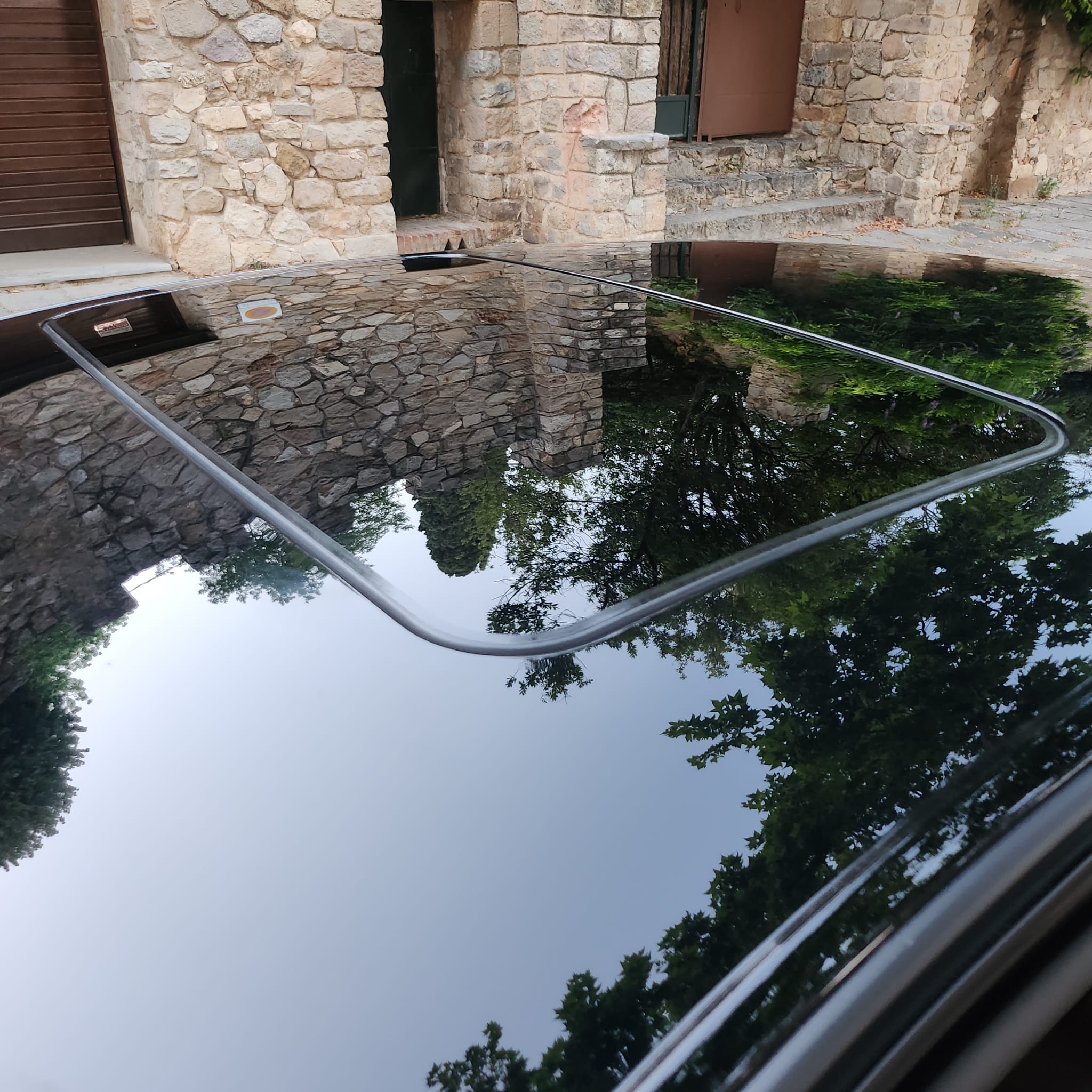 Jag STO-R 03 clásico moderno basado en Jaguar S-Type-R vista exterior techo solar color Metal Black