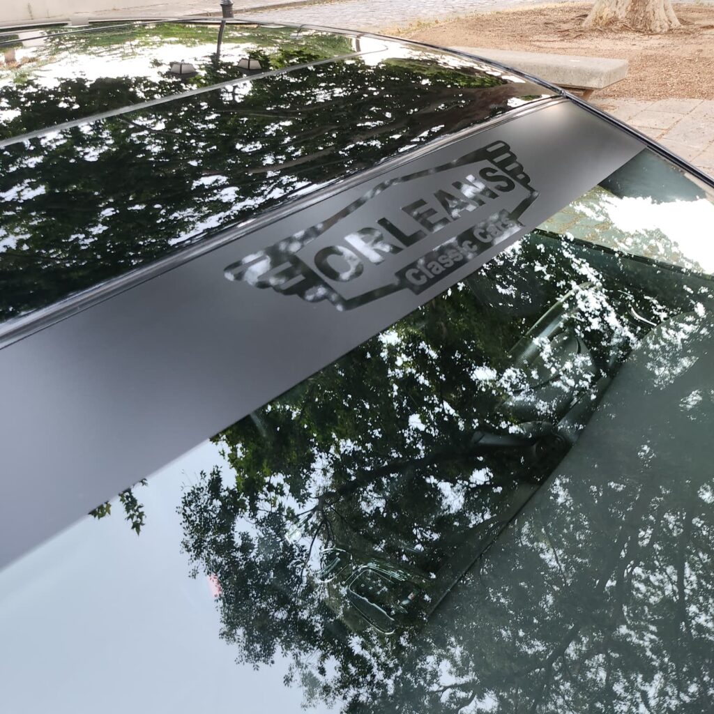 Jag STO-R 03 clásico moderno basado en Jaguar S-Type-R vista exterior visera frontal color Metal Black