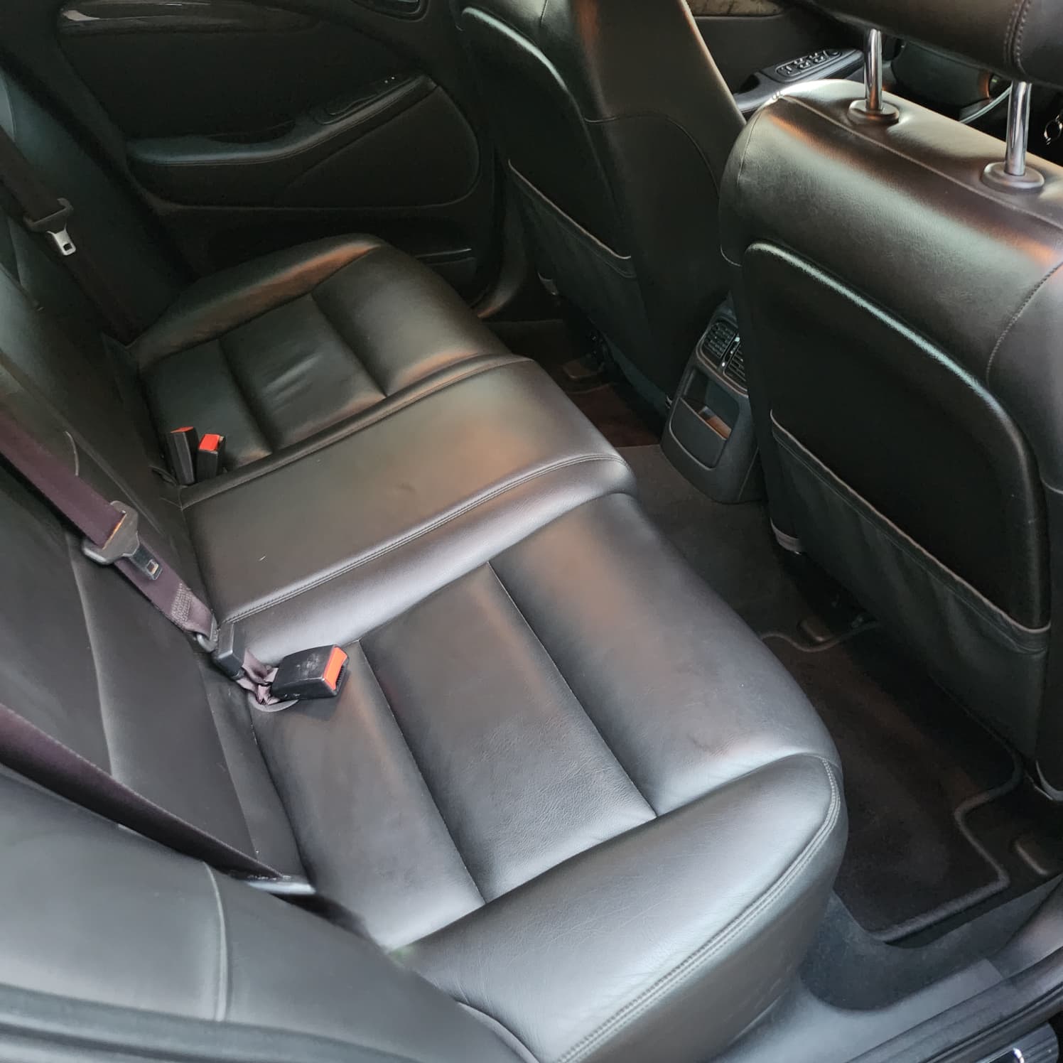 Jag STO-R 03 clásico moderno basado en Jaguar S-Type-R vista asientos traseros color Metal Black