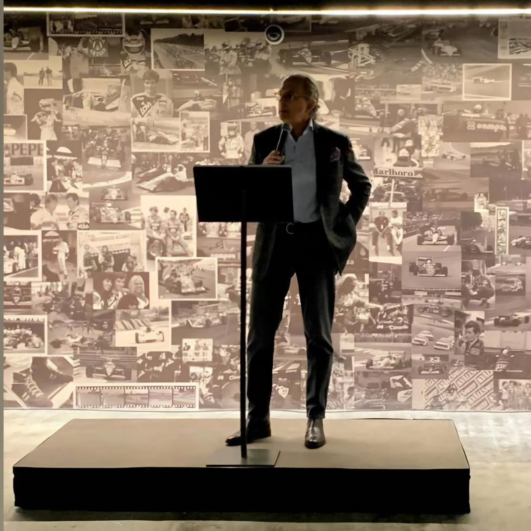 Juanjo Duelo Riu, fundador de Orleans Classic Cars en la presentación del Jag STO