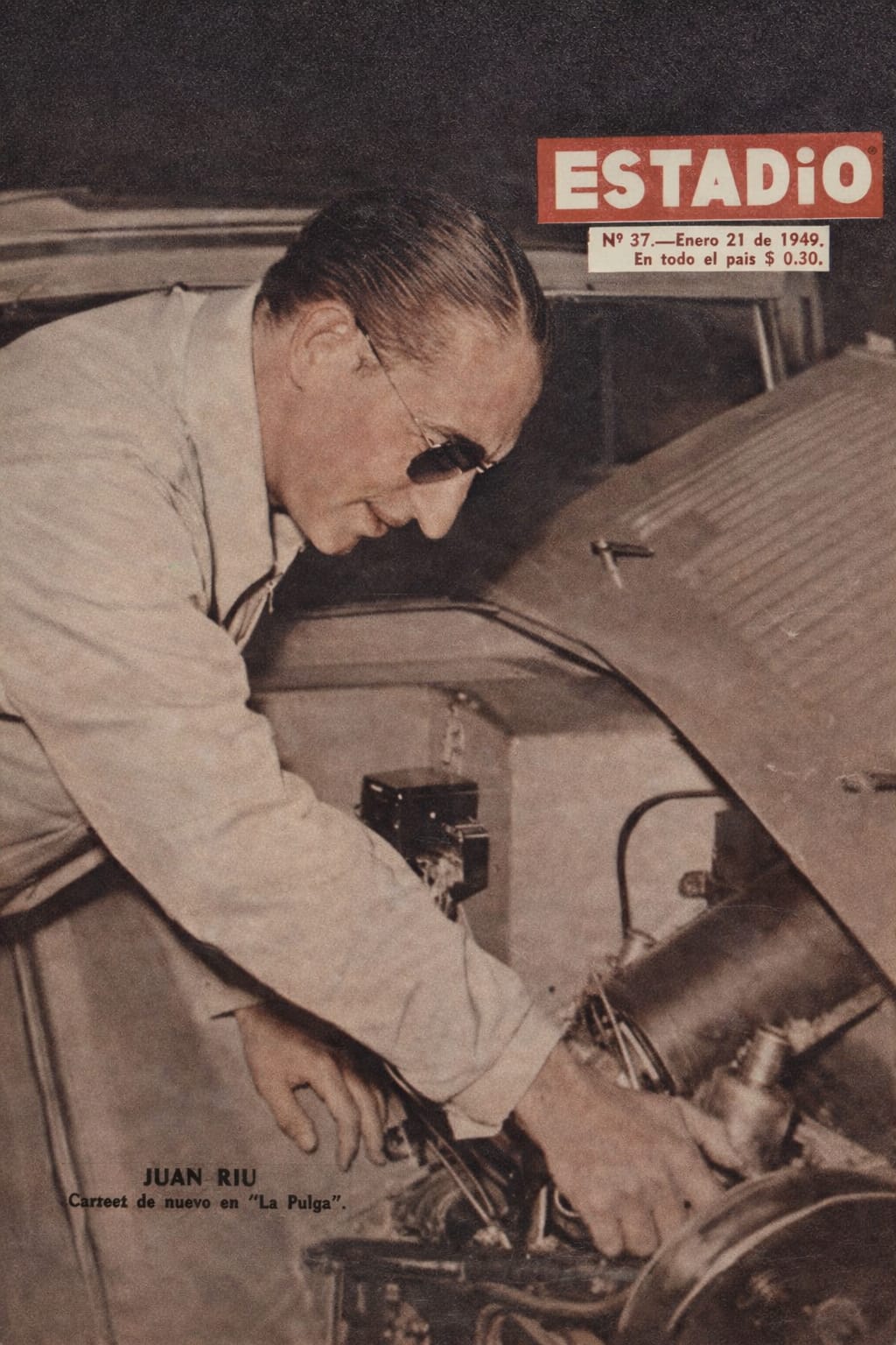 La revista “Estadio”, fundamental en el desarrollo de la prensa deportiva de Colombia, dedicó en 1949 una portada a Juan Riu, apodado “la Pulga” por correr con pequeños coches británicos.