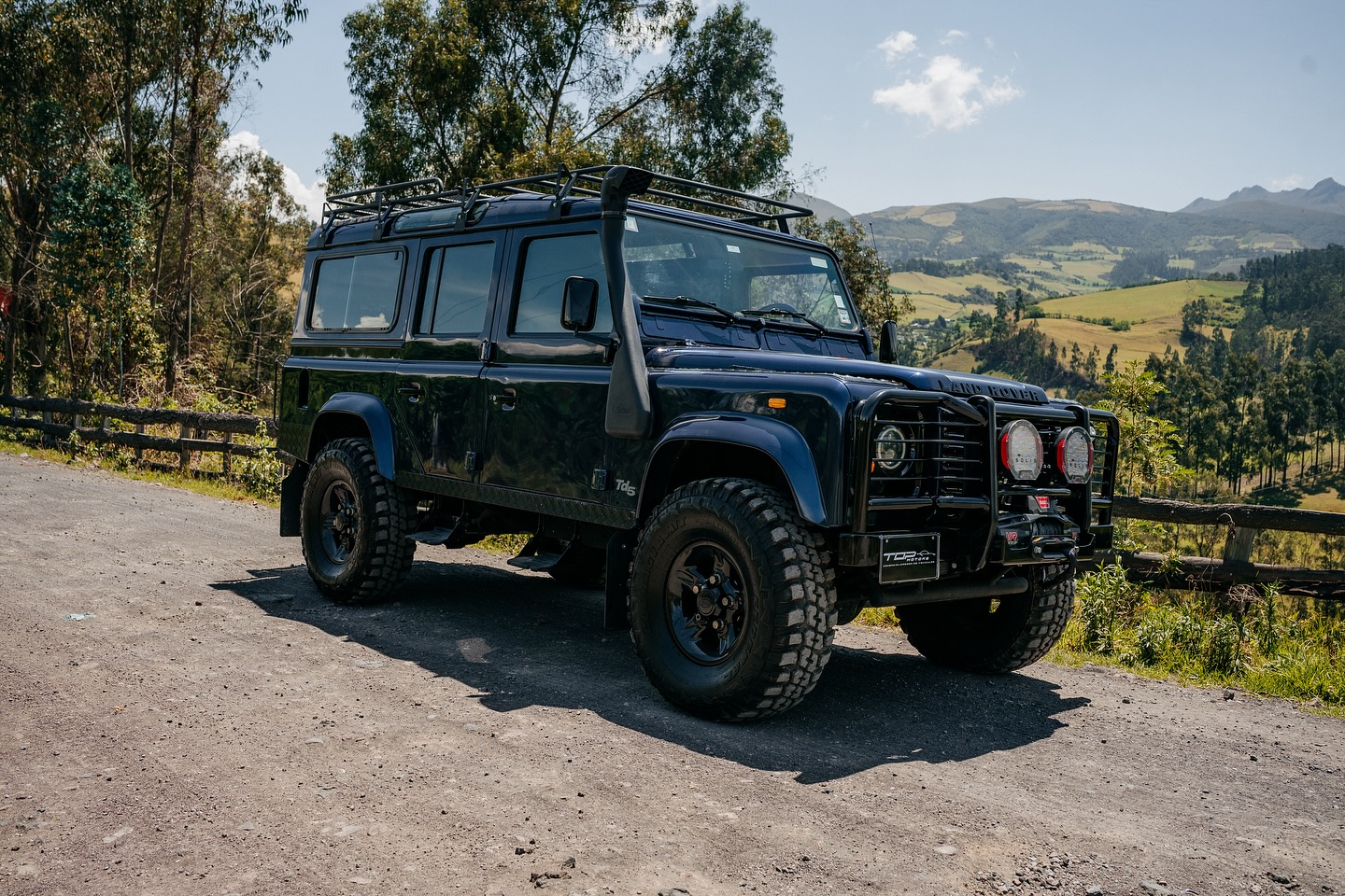 Land Rover Defender Td5 2002 Qué define a un Clásico Moderno británico: youngtimers que marcan la diferencia jaguar S type orleans cars